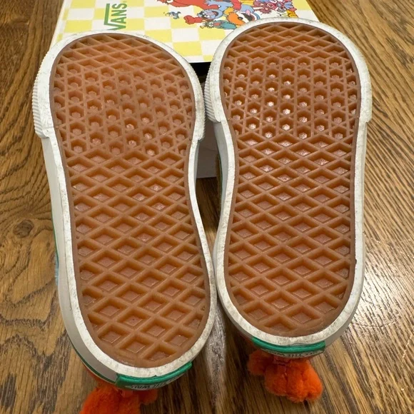 New Size 5 in Original Box Sesame Street Sk-8 High Sneakers - Picture 4 of 4